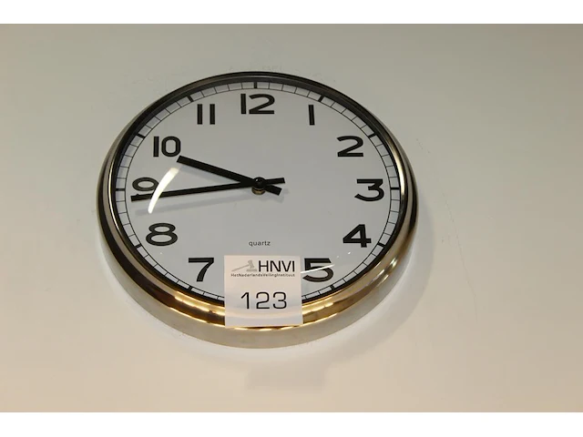 Wandklok quartz met doorsnede 30 cm. - afbeelding 1 van  1