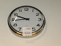 Wandklok quartz met doorsnede 30 cm. - afbeelding 1 van  1