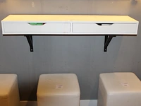 Wandladekast 119 x 29 x 42 cm met twee laden gevuld met kinderproducten waaronder bellenblaas. - afbeelding 1 van  3