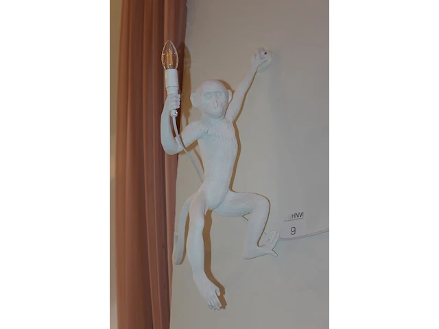 Wandlamp aap met hoogte 65 cm. - afbeelding 2 van  3