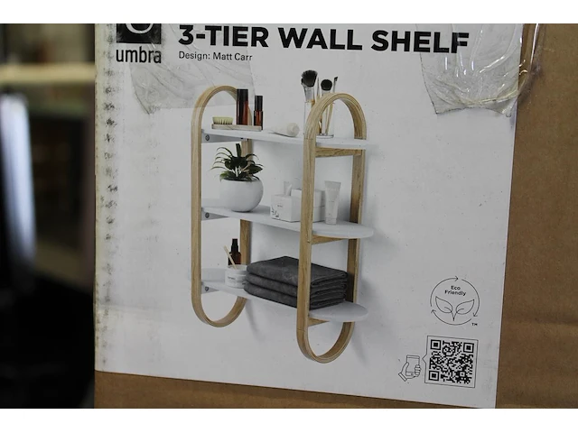 Wandmeubel met drie planken in doos. - afbeelding 2 van  2