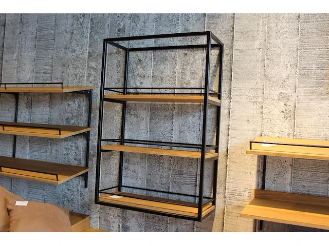Wandrek met drie schappen. afmeting 71 x 30 x 105 cm. - afbeelding 1 van  2