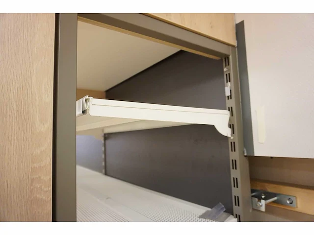 Wandstelling met houten ombouw (3x) - afbeelding 4 van  5