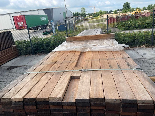 Wane latten geschaafd 2150x70x21mm (337x) - afbeelding 1 van  3