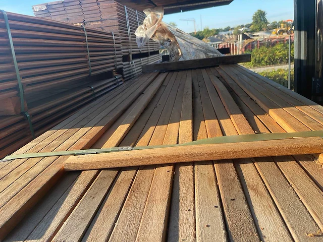 Wane latten geschaafd 3350-4000x40x21mm (265x) - afbeelding 1 van  3