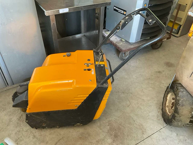 Wap kse 770 straatveegmachine - afbeelding 2 van  6