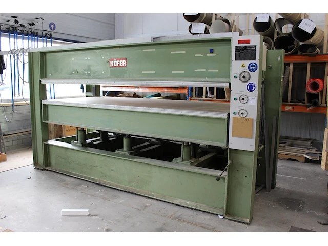 Warmtepers hofer met maximale belastbaarheid 120 ton. bouwjaar onbekend. afmeting 360 x 138 x 191 cm. - afbeelding 1 van  4