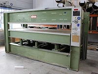 Warmtepers hofer met maximale belastbaarheid 120 ton. bouwjaar onbekend. afmeting 360 x 138 x 191 cm.