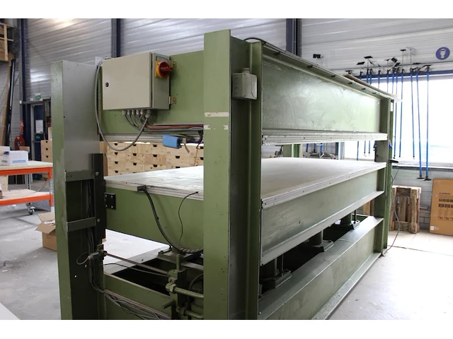 Warmtepers hofer met maximale belastbaarheid 120 ton. bouwjaar onbekend. afmeting 360 x 138 x 191 cm. - afbeelding 3 van  4