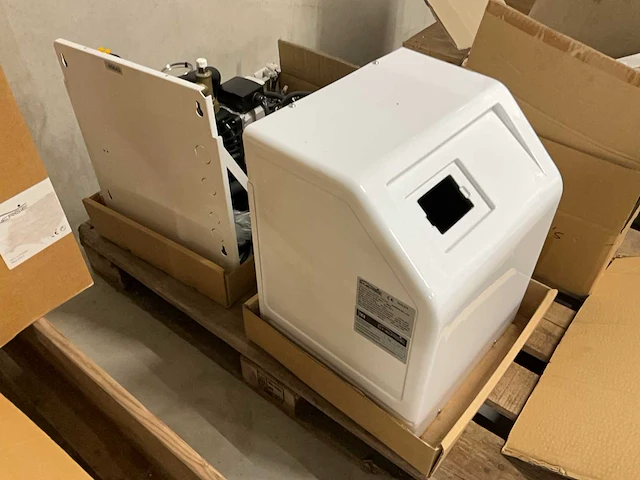 Warmtepomp en partij installatie materiaal - afbeelding 14 van  16