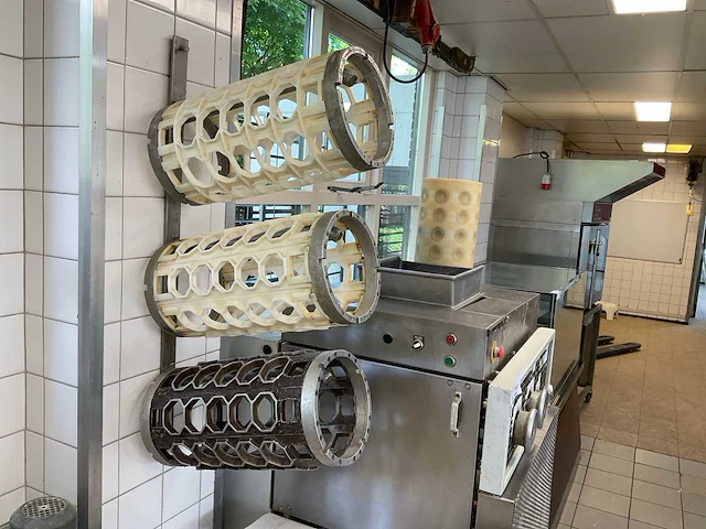 Warner & pfleiderer - multimatic - kleinbroodmachine - afbeelding 2 van  6