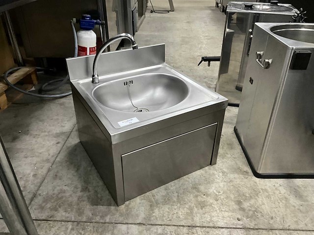 Wasbak met kniebediening - afbeelding 1 van  4