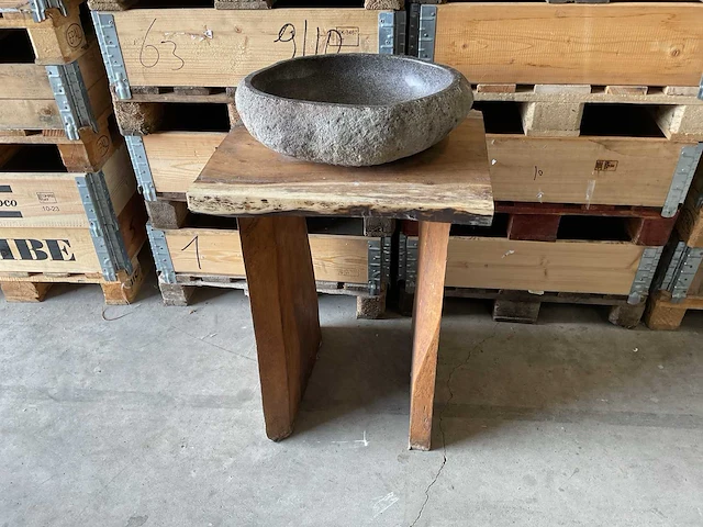 Waskom op tafel - afbeelding 1 van  2