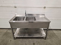 Wastafel met dubbele spoelbak