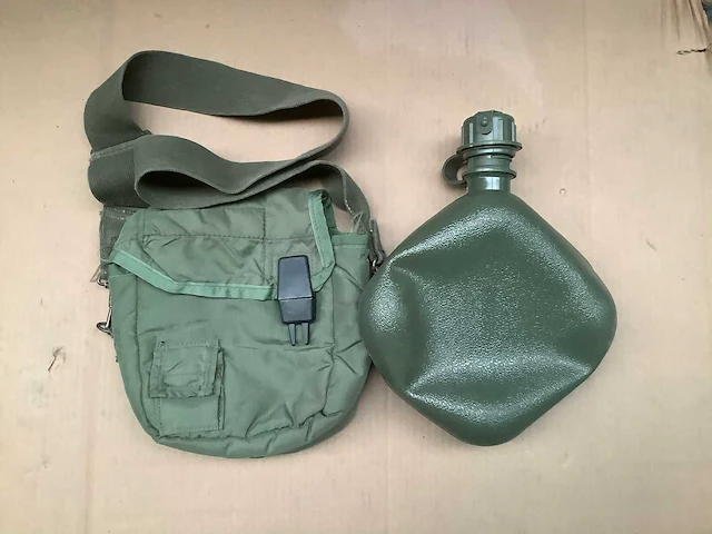 Water canteen with cover (4x) - afbeelding 1 van  3