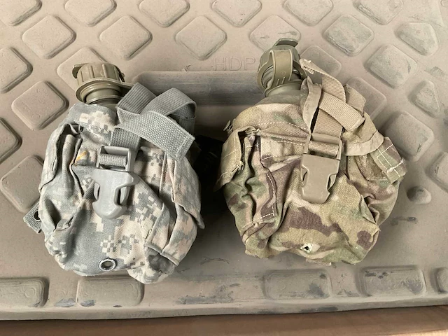 Water canteen with pouch (300x) - afbeelding 1 van  4