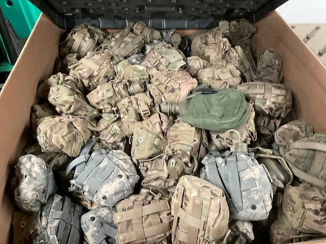 Water canteen with pouch (300x) - afbeelding 3 van  4