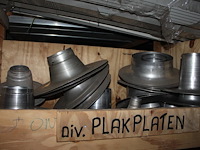 Waterafvoeren w.o. 100% lood, uitlopen, spuwers, ontluchtingskappen, etc. in 13 schappen. - afbeelding 10 van  14