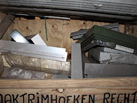 Waterafvoeren w.o. 100% lood, uitlopen, spuwers, ontluchtingskappen, etc. in 13 schappen. - afbeelding 14 van  14