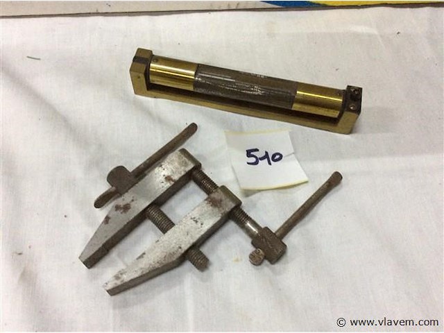 Waterpas + - afbeelding 1 van  2