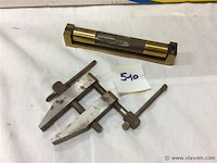 Waterpas + - afbeelding 1 van  2