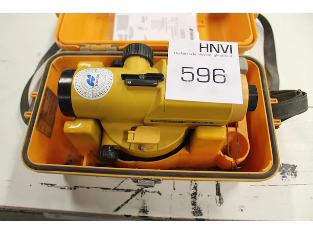 Waterpaslaserapparaat topcon atf6 in kunststof koffer. - afbeelding 1 van  2