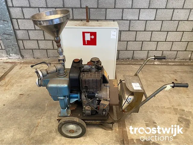 Waterpomp met dieselmotor - afbeelding 2 van  6