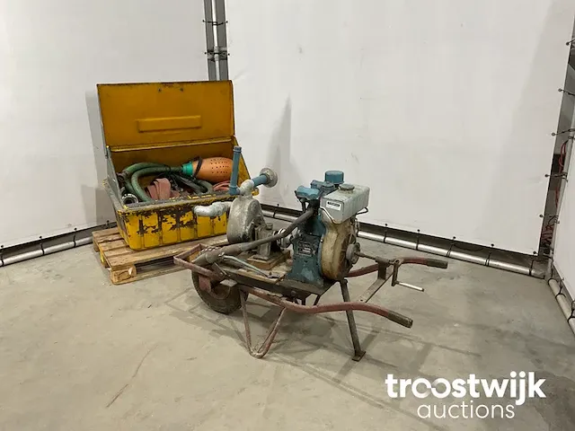 Waterpomp met toebehoren - afbeelding 1 van  12