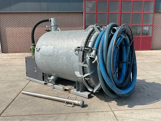 Watertank met vacuümpomp - afbeelding 1 van  17
