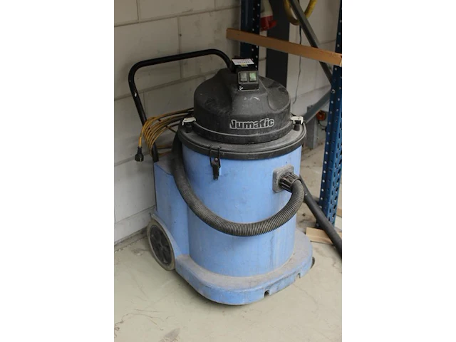 Waterzuiger numatic. stang en zuigmond ontbreekt. - afbeelding 2 van  2