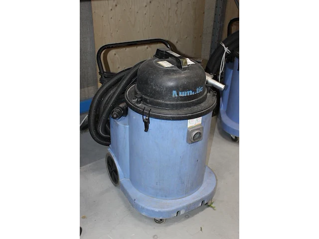 Waterzuiger numatic wvd 1500 met extra zuigmond. - afbeelding 2 van  3