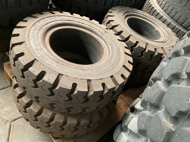 Watts tyre & rubber co heftruck band (4x) - afbeelding 2 van  3