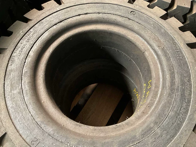 Watts tyre & rubber co heftruck band (4x) - afbeelding 3 van  3
