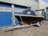 Wavo 490 sloep met buitenboordmotor en trailer