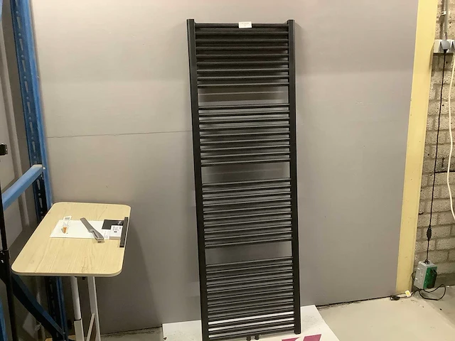 Wb - elara - sierradiator 181,7x60 cm met middenaansluiting - afbeelding 2 van  4