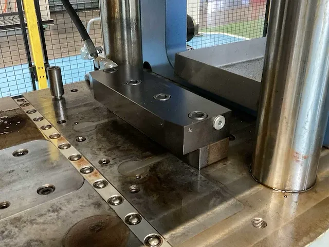 Weber hydraulische v-vormpers (c) - afbeelding 22 van  23