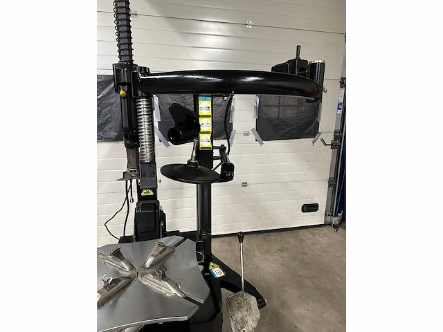 Weber tools - h2024 - tyre changing device - 2022 - afbeelding 8 van  10