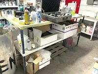 Weegschaal en diverse verfmengkamer inrichting - afbeelding 2 van  10