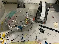 Weegschaal en diverse verfmengkamer inrichting - afbeelding 6 van  10