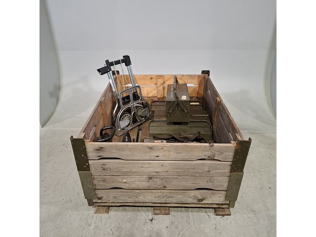 Weegschaal, gereedschap en steekwagen - afbeelding 1 van  10