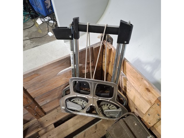 Weegschaal, gereedschap en steekwagen - afbeelding 9 van  10