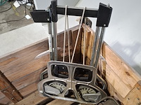 Weegschaal, gereedschap en steekwagen - afbeelding 9 van  10