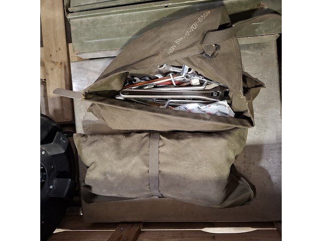 Weegschaal, gereedschap en steekwagen - afbeelding 10 van  10