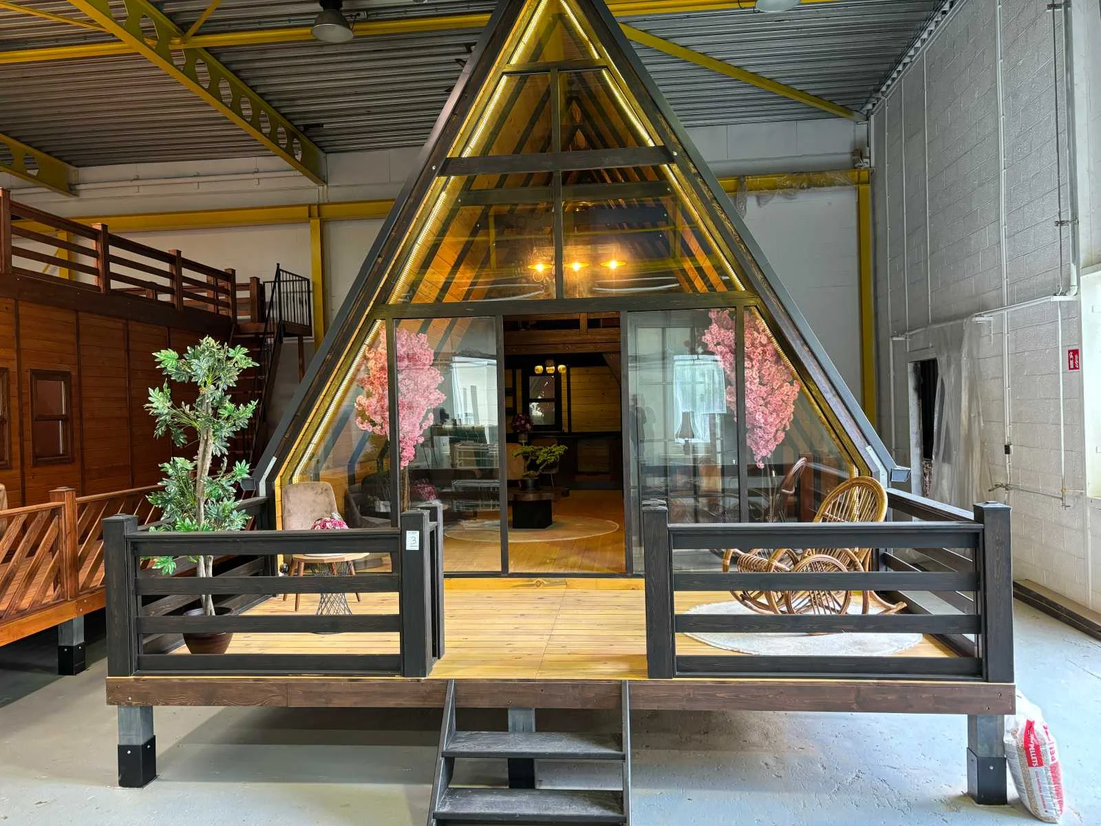 Wegens bedrijfsbeëindiging 7 luxe chalets showmodellen