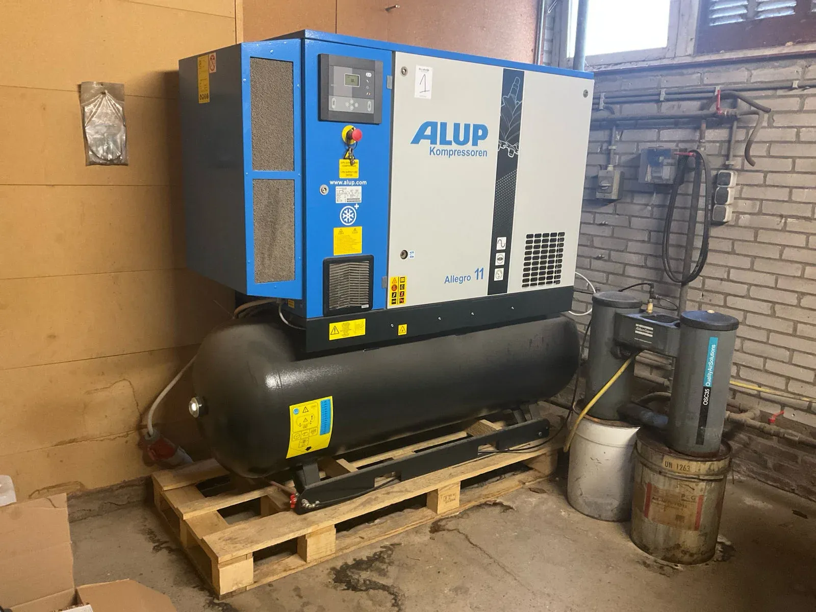 Wegens bedrijfsbeeindiging houtbewerkingsmachines, heftruck en materialen