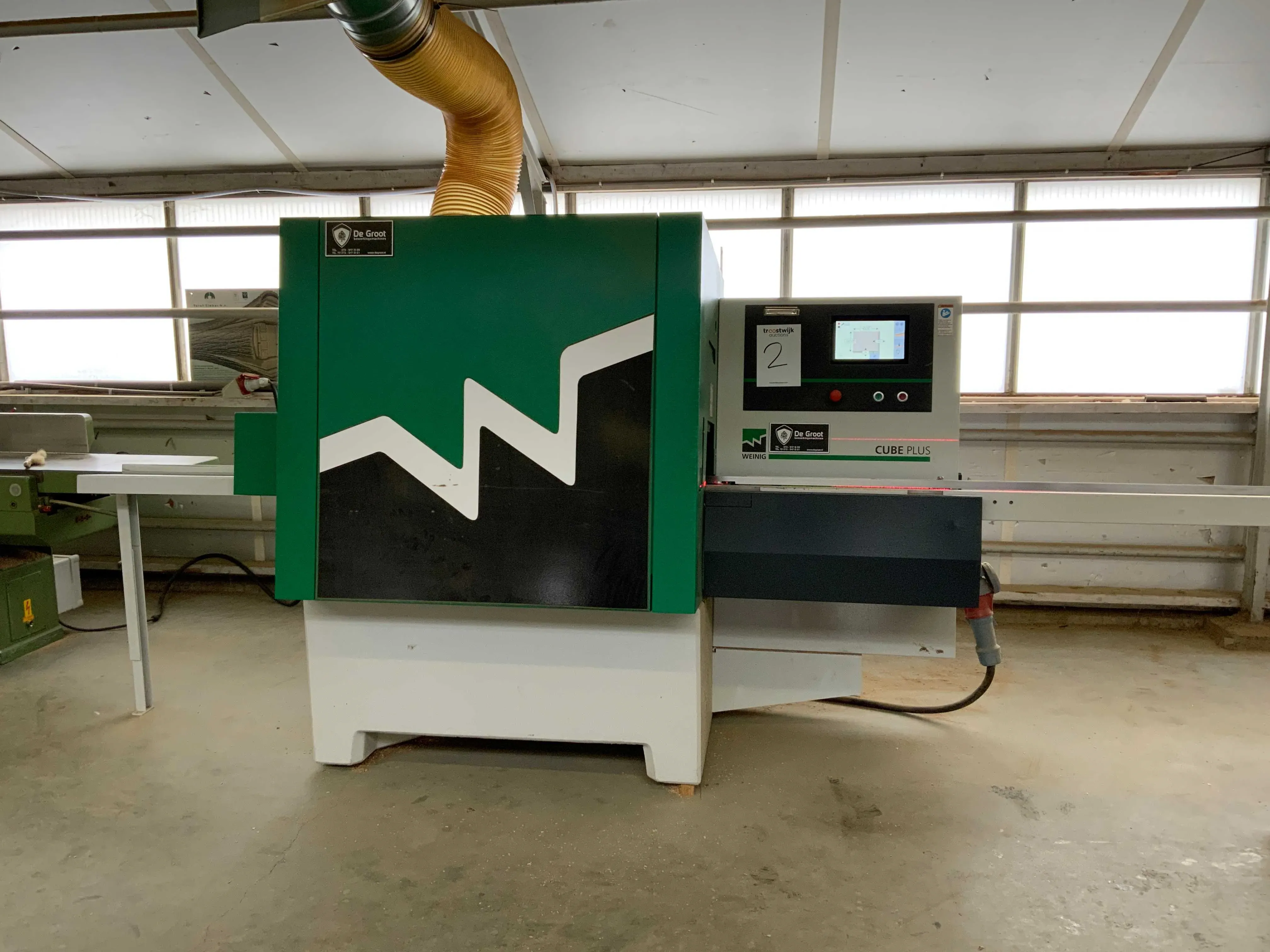 Wegens bedrijfsbeeindiging, houtbewerkingsmachines, materialen en handgereedschappen