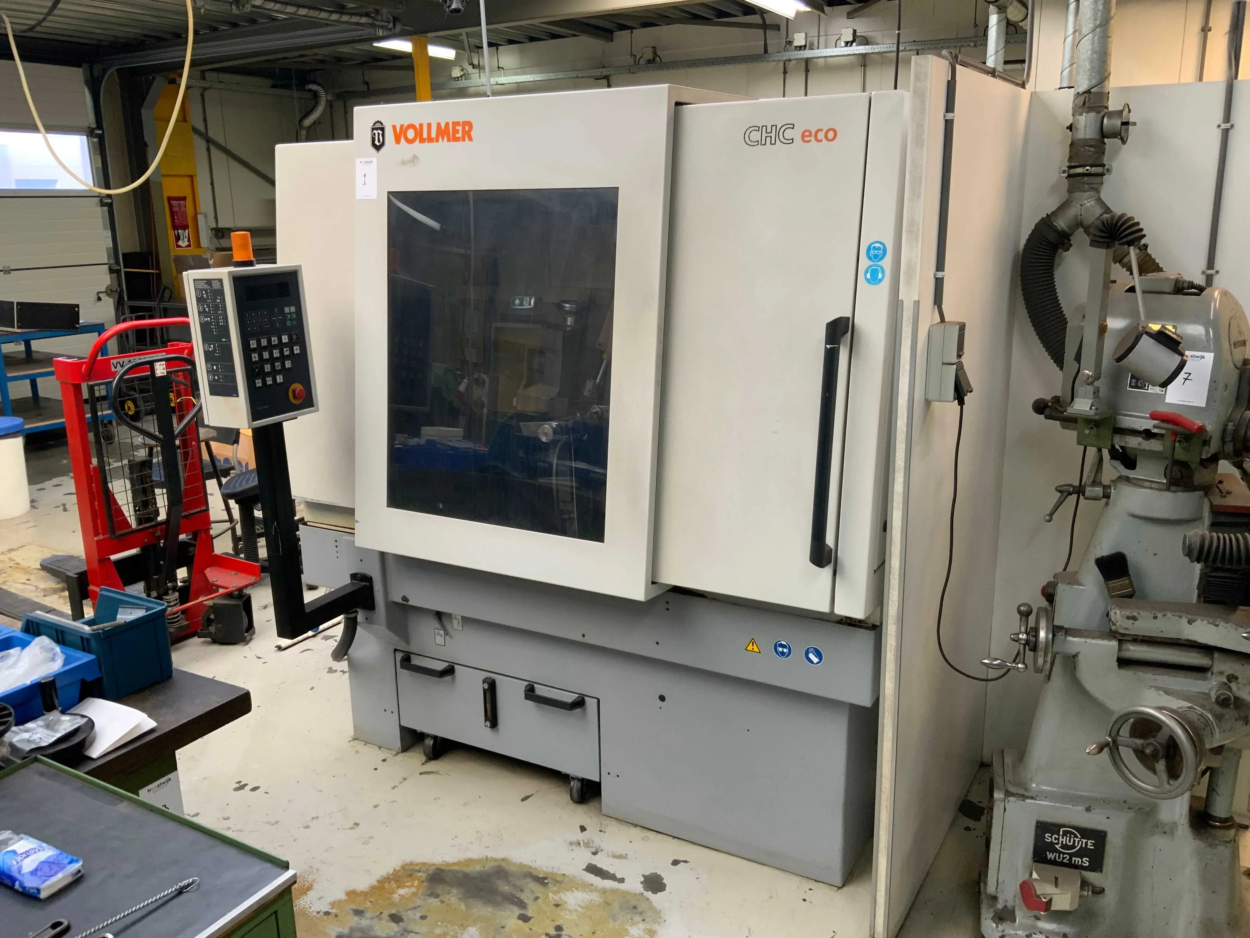 Wegens bedrijfsbeeindiging slijperij, metaalbewerkingsmachines, materialen en gereedschappen