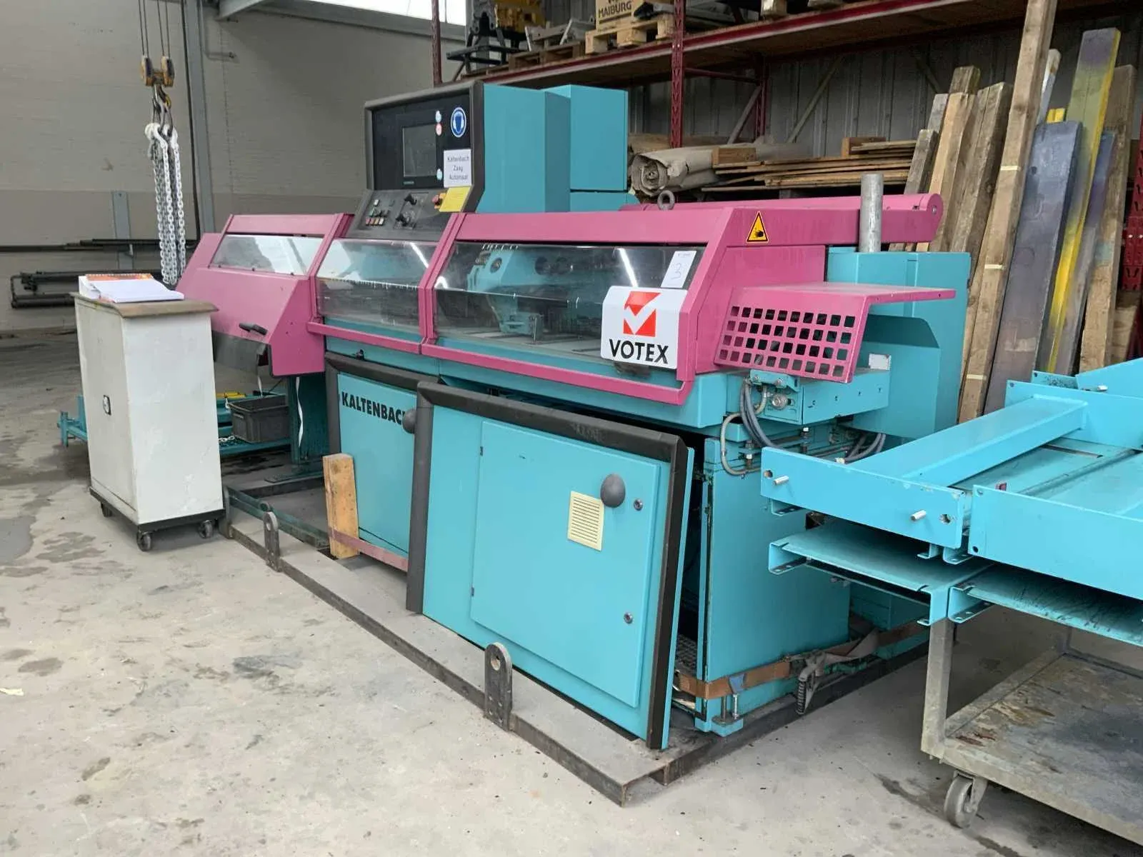 Wegens opruiming, aanhangers, transportmiddelen, spuiterij en materialen john deere/roberine