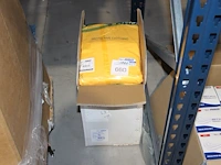 Wegwerp overalls rsg maat xl in 2 dozen. ca. 25 stuks. - afbeelding 1 van  2