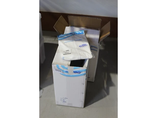 Wegwerp overalls rsg maat xl in 2 dozen. ca. 40 stuks. - afbeelding 2 van  3